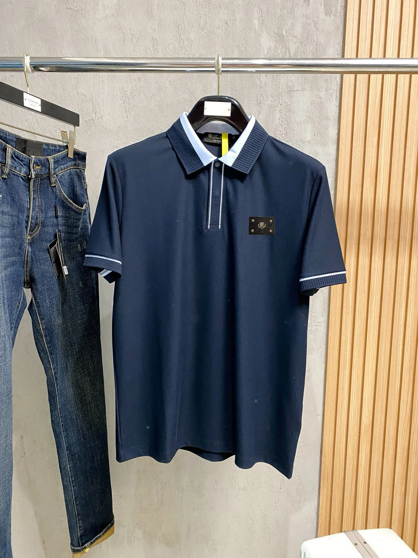 , LP highly recommends! Spring and summer new products are on sale at the counter. Fashionable Premium Men's Polo - Logo on the chest, personalized and fashionable/Imported top-notch high-density mercerized pearls, extremely skin-friendly and comfortable. It feels very delicate, has a good texture, is cool and breathable, and is overall a very good product. It can be worn alone without any problem. Size M-4Xl
